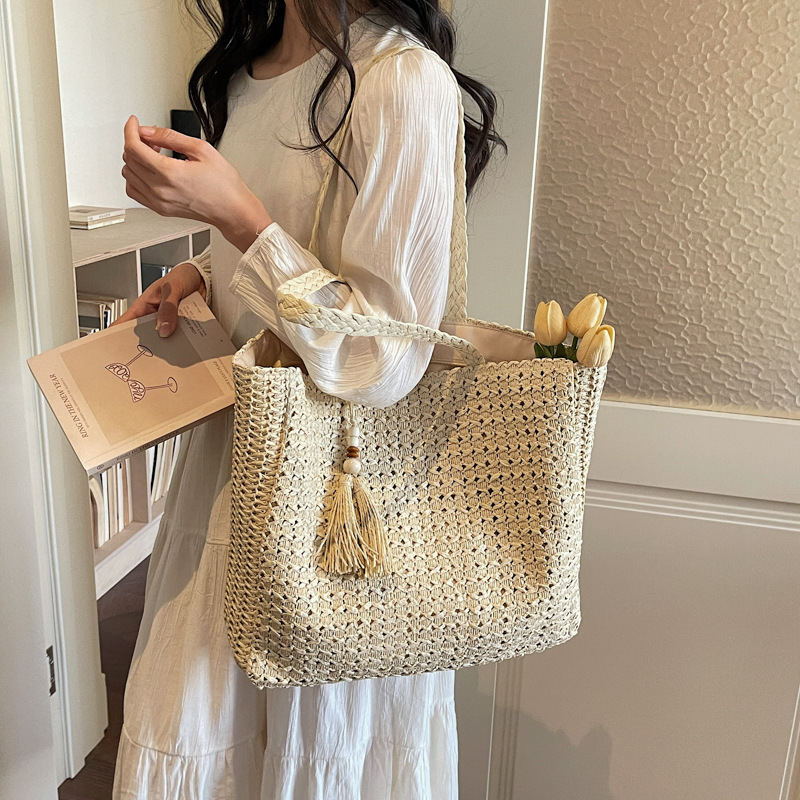Large capacity grass woven women's summer new style tassel woven beach bag vacation commuting shoulder bag luxury handbag designer bag