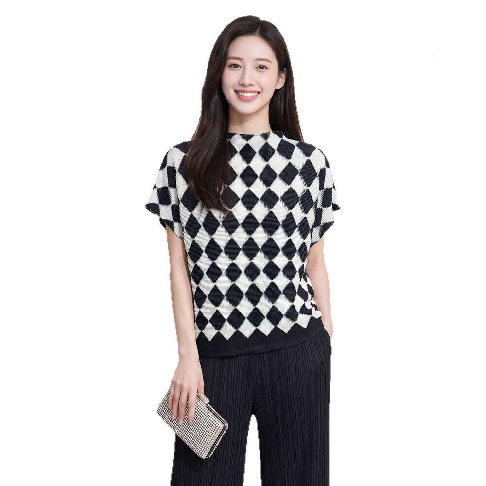 2026 Summer New Black and White Checkered Knit Short-Sleeve Designer Top Miyake Style Vintage Checkerboard Loose Slimming T-Shirt