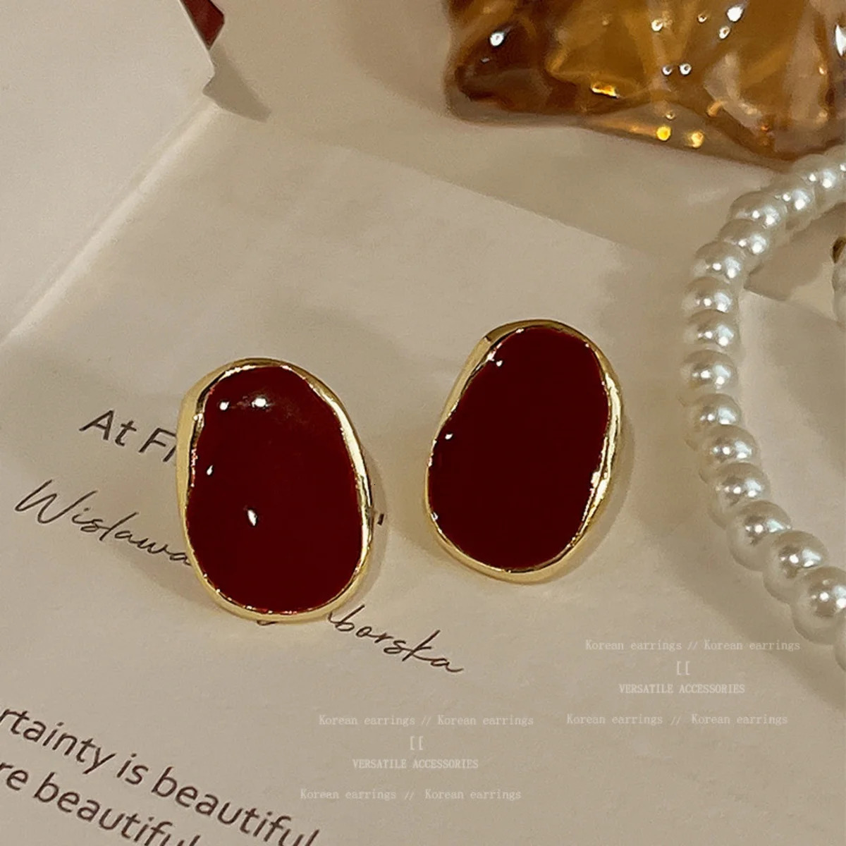 Korean Retro Black Geometric Small Fashion Light High end Sense Earrings Womens Jewelry 260302