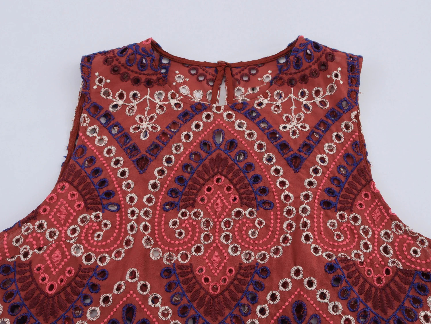 DEEABAE Comfortable Round Neck Sleeveless Top With High Waist Layered Decoration Hollowed Out Embroidery MIDI Skirt 260304