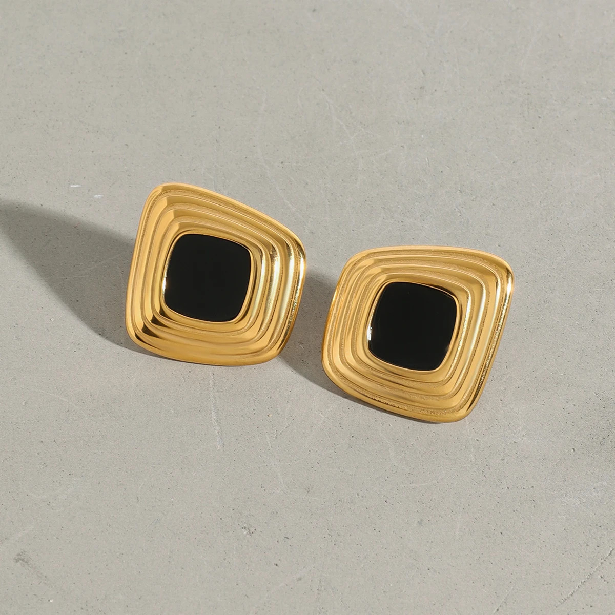 Uworld Retro Geometric Ribbed Irregular Ear Studs 18K Gold Color Plated Stainless Steel Square Black Shell Earrings Acce 260303