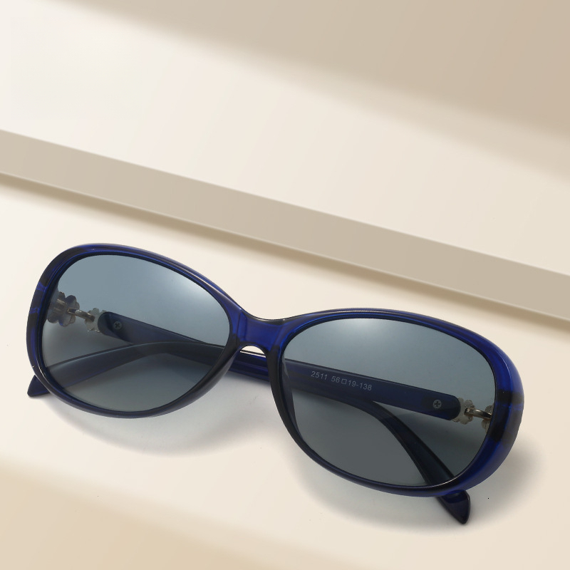 2026 New Designer Luxury Brand Women's Polarized Sunglasses Classic High End Street Style Elegant Multi Functional Gradient Sunglasses Factory Wh