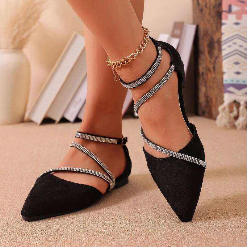 New black minimalist style for summer 2025 pointed and comfortable casual women's sandals