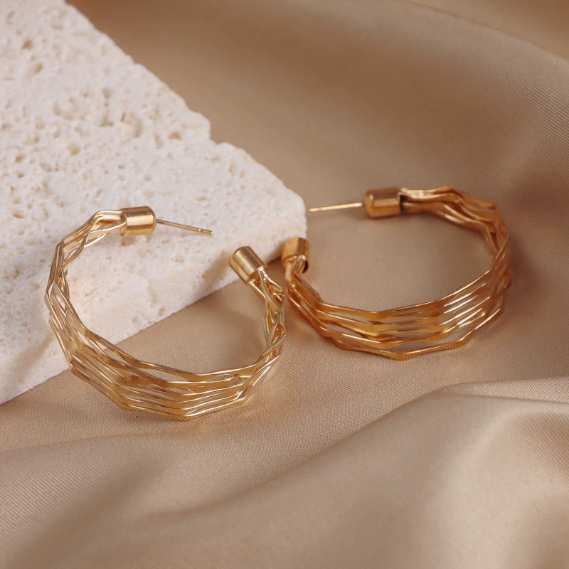 Elegant Round-Shaped Studs: Versatile Jewelry Pieces That Enhance Your Look