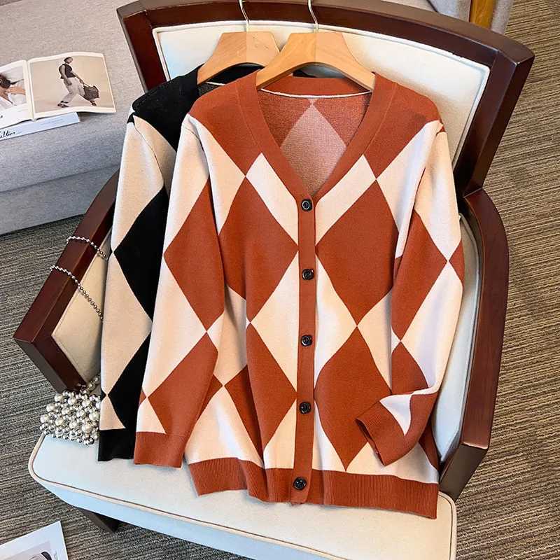 170Kg Plus Size Womens Bust 160 Autumn Loose V-Neck Grid Cardigan Sweater Knitted Jacket 4XL 5XL 6XL 7XL 8XL 9XL M260306