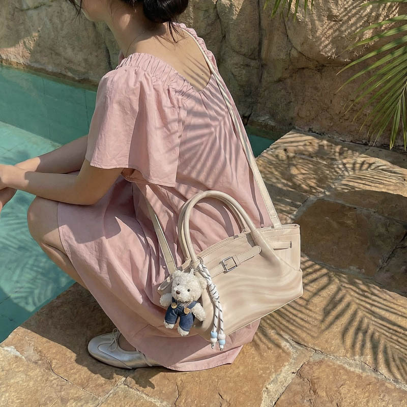 High end niche women's bag new spring multifunctional casual crossbody bag women's commuting handbag bucket bag designer bag