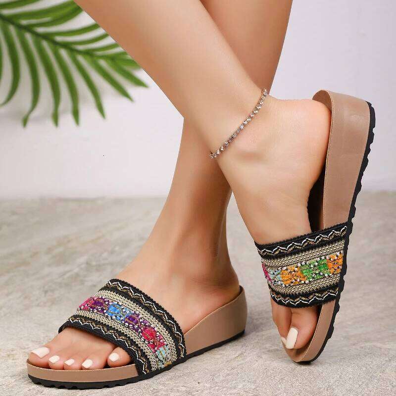 New outdoor casual flat shoes with exposed toes anti slip and wear-resistant women's sandals for the summer of 2026