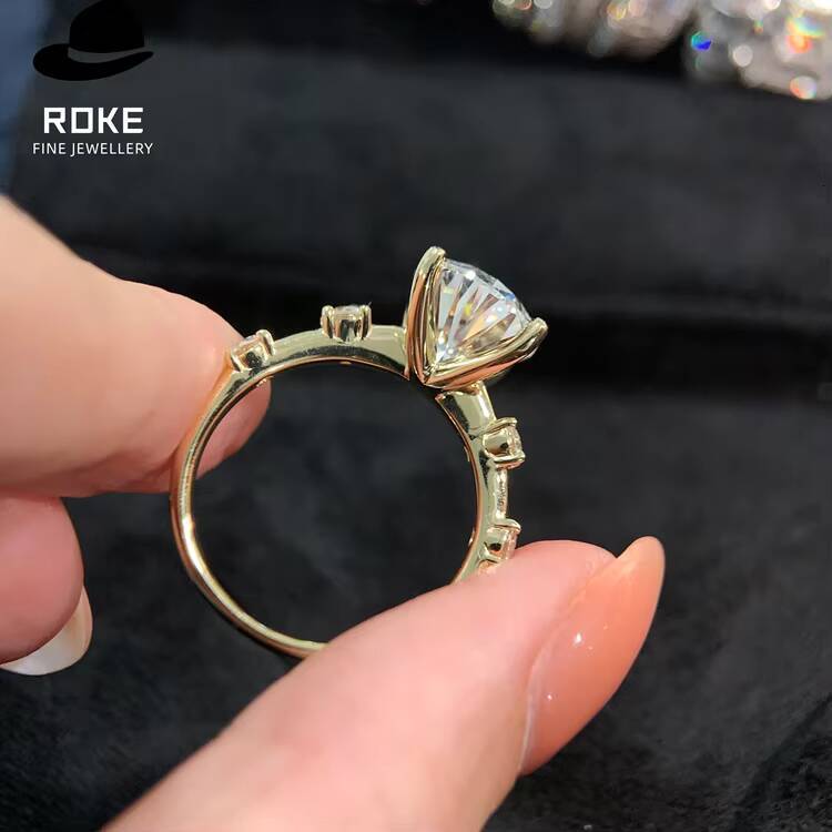 9K-18K Gold Elegant Ladies 403ct Diamond Ring Lab-grown Pear-shaped Diamond Centre Stone Claw-set Design