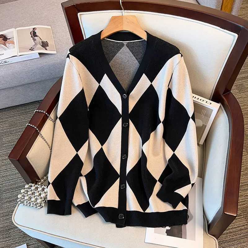 170Kg Plus Size Womens Bust 160 Autumn Loose V-Neck Grid Cardigan Sweater Knitted Jacket 4XL 5XL 6XL 7XL 8XL 9XL M260306