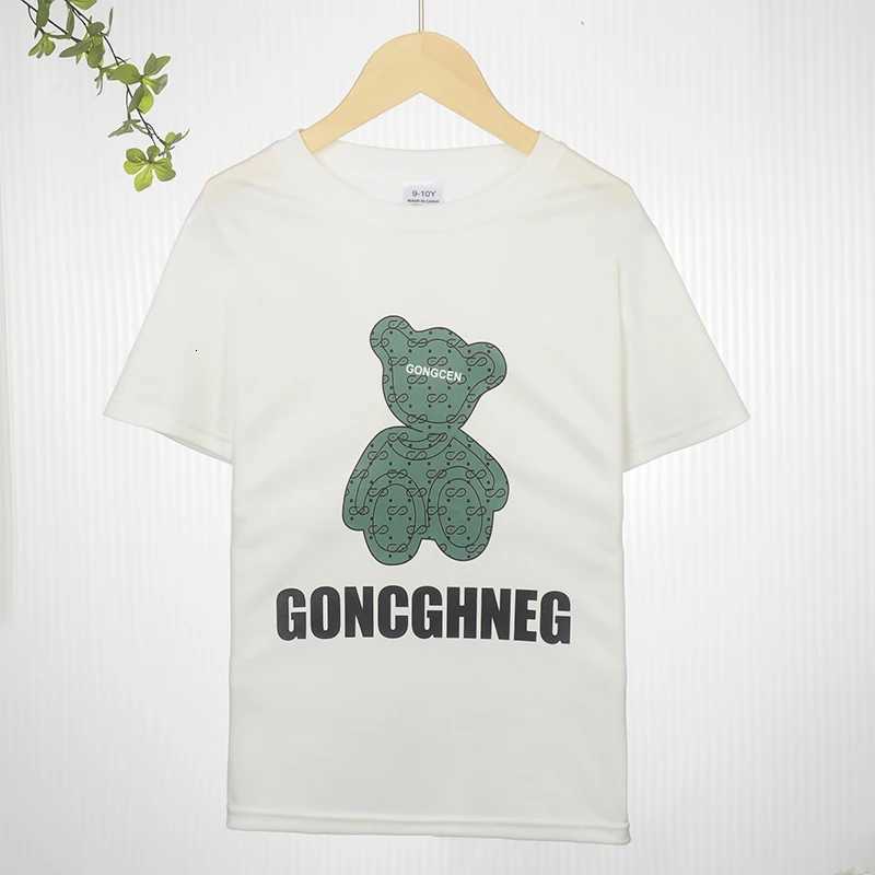 This kids' green bear letter short-sleeve set is breathable, comfortable, and trendy, making it a versatile casual two-piece set for both boys an