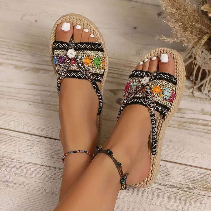 2026 Summer New Flat Women's Fashion Casual Shoes Outdoor Wear resistant Lightweight Sandals