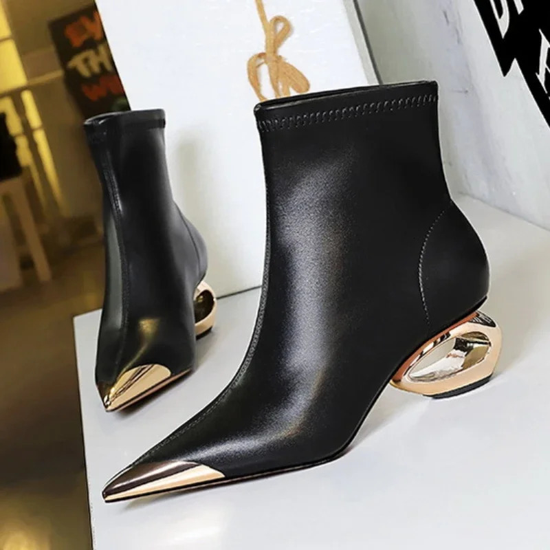 Metal Hollow Heel Iron Head Metal Pointed Toes Modern Short Boots for Women Winter Street Style Low Heel Boots Female 260303