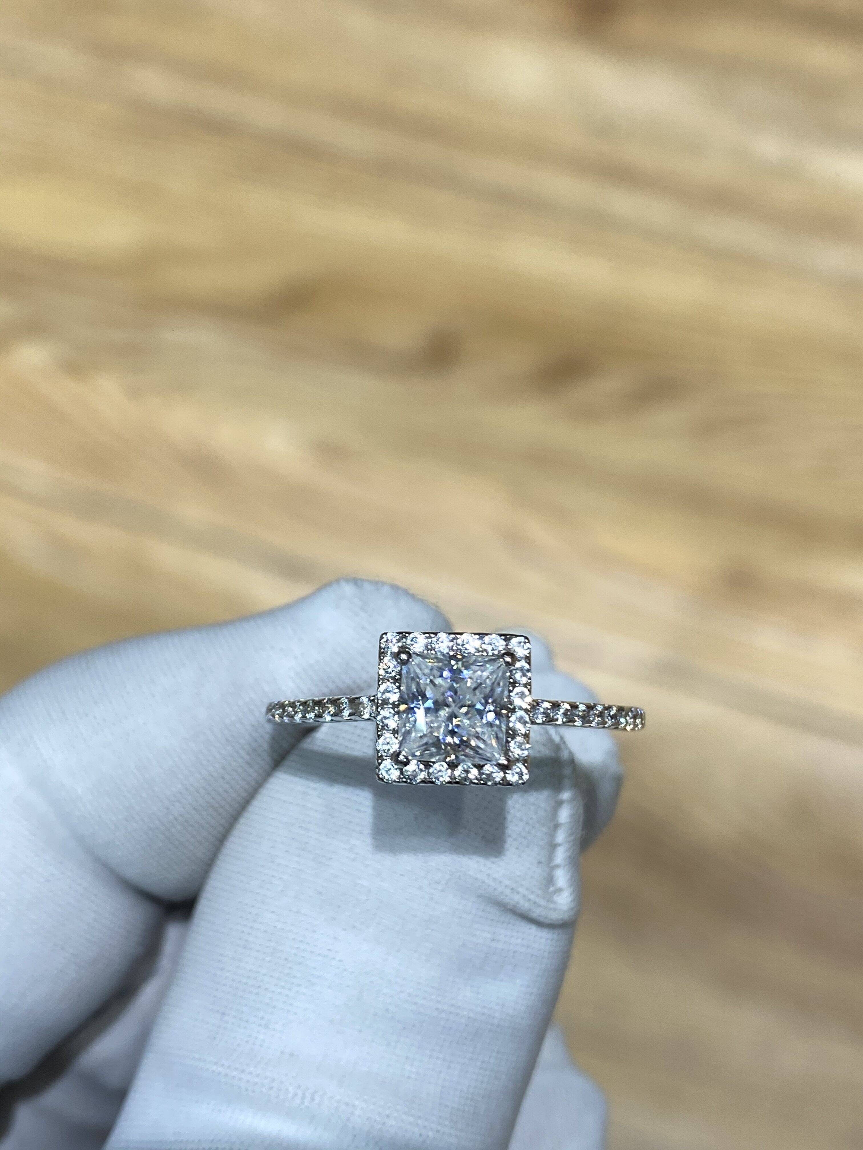 18K Gold Princess Square Cultivated Diamond IGI Certified Womens Retro Elegant Beauty Finger Ring Girlfriends Birthday Gift