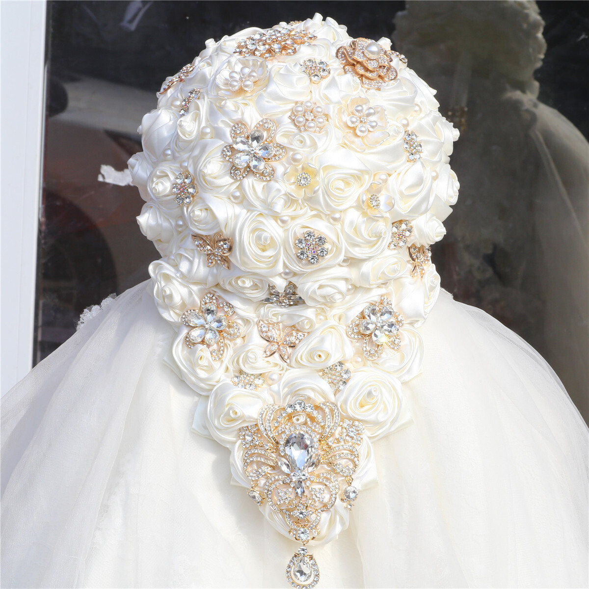 Waterfall Water Drop Handheld Flower Gold Diamond Ribbon Rose Wedding Supplies Cross border Supply Spot Multi color Bouquet