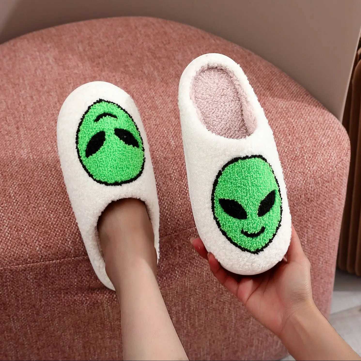 A pair of alien patterned winter home cotton slippers non-slip thick-soled wool slippers comfortable indoor shoes for men and women can wear S260305