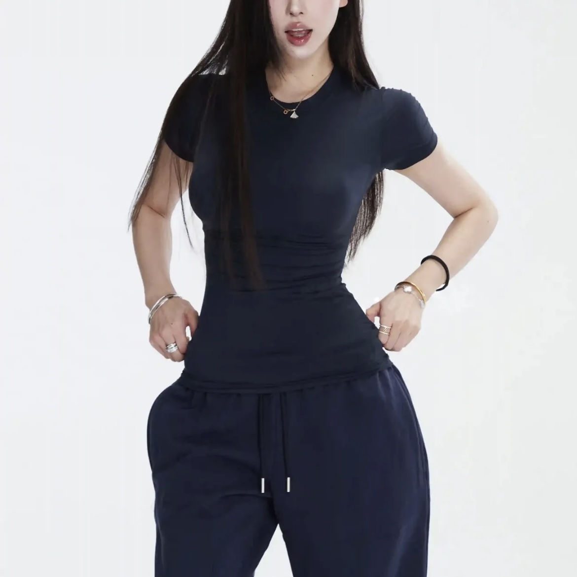 High-quality base layer top with cassette strap, long sleeves, round neck, bare-skin feel.