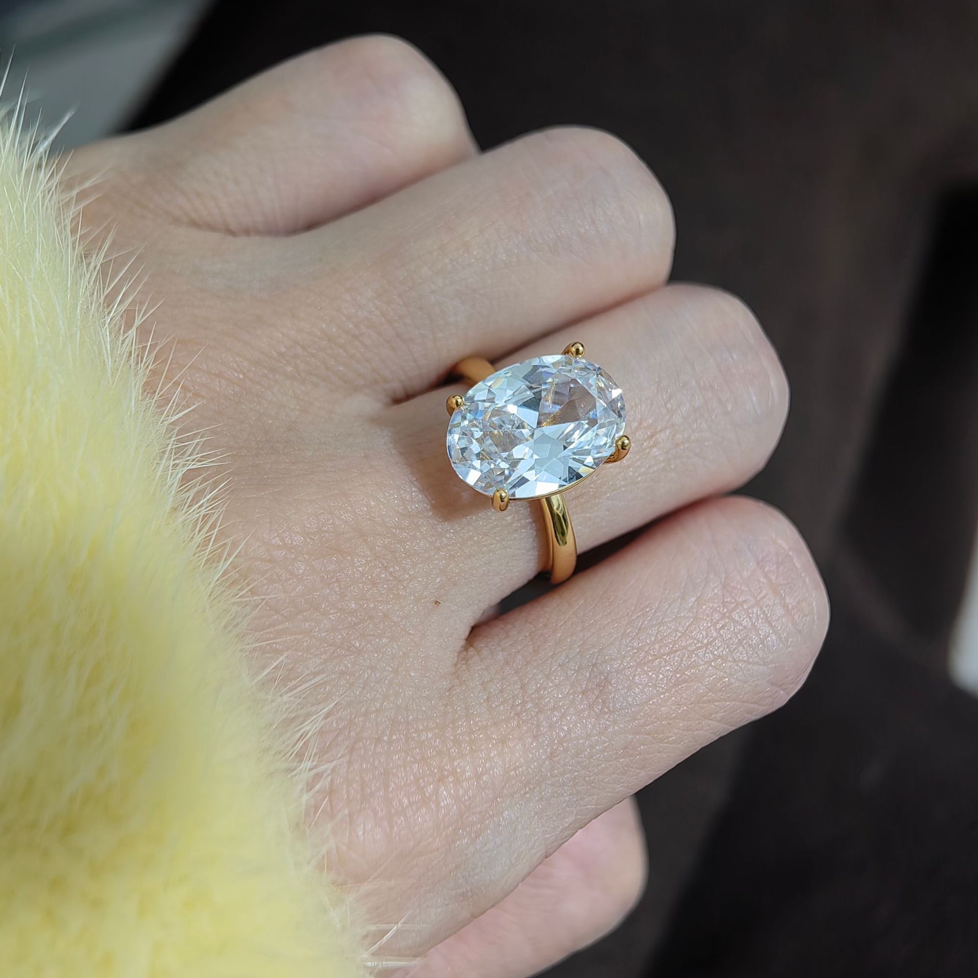 2026 Ins Top Sell Solitaire Wedding Ring Simple Fashion Jewelry 18K Gold Fill Large Oval Cut 5A Zircon CZ Diamond Elegant Party 8CT Women Bride Ring L