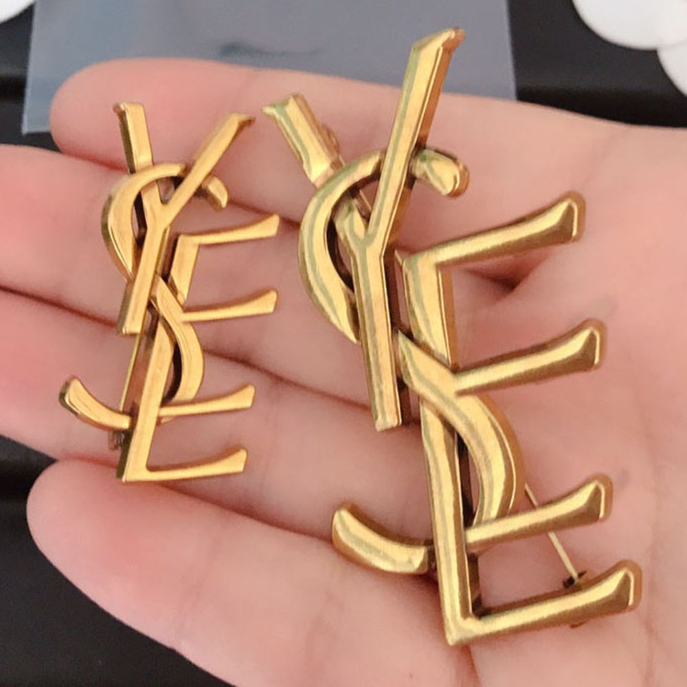 Crystal Pins Brooches Pearl Brooch Correct Designer Women Pearl Pin Stamp Letter Brooch Sweater Cape Buckle Brooch Suit Pin Fashionable Jewelry for Romantic Gifts