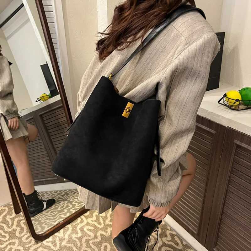Autumn/Winter Bucket Bag Suede Fur Large Capacity Tote Bag for Women New Style Versatile Shoulder Crossbody Bag H260306