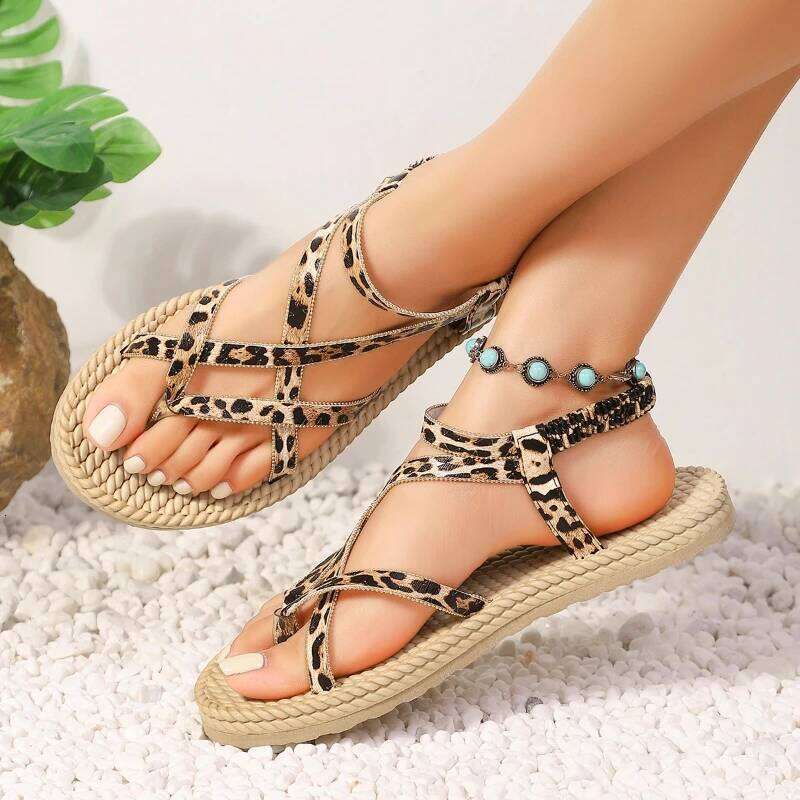 2026 new women's simple and versatile flat bottomed casual toe fashion design sandals outdoor comfortable beach shoes