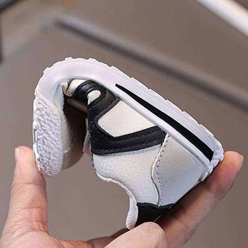 2026 New Spring Children Leather Toddler Kids Sport Shoes Outdoor Tennis Soft Sole Fashion Girls Boys Sneakers EU21-30 26Y0304