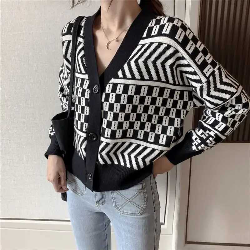 Womens Clothing Korean V-neck Sweaters 2023 New Fashion Loose Coat Ladies Autumn Winter Thick Warm Buttons Vintage Cardigan M260306