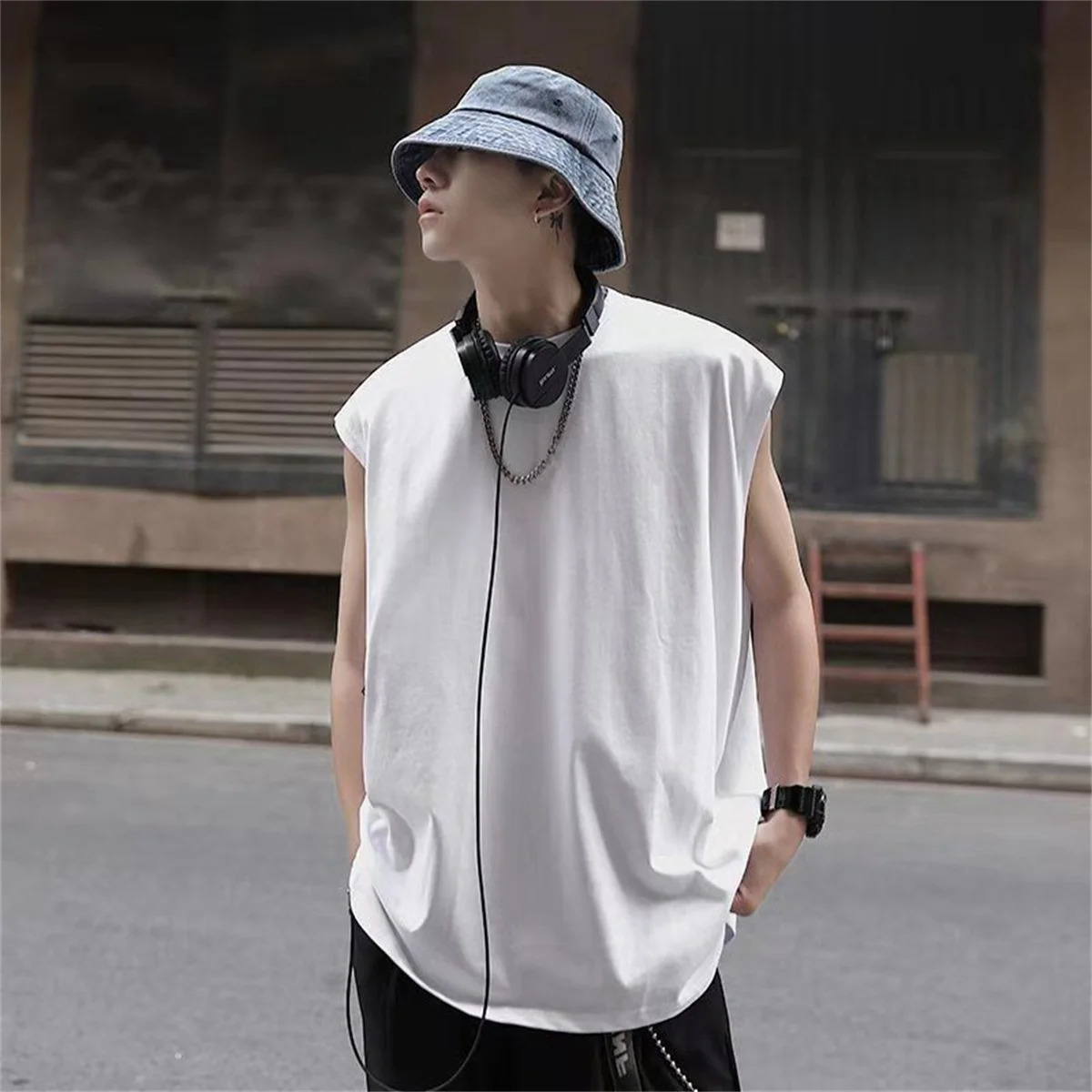 Mens solid color casual sleeveless tank top round neck moisture absorbent sweat drying tank top suitable for summer sports 260306