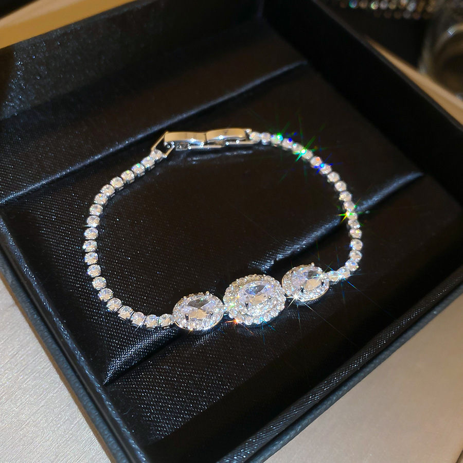 European American cross-border minimalist zircon oval bracelet, light luxury high-end feel, fashionable and unique niche jewelry wholesale