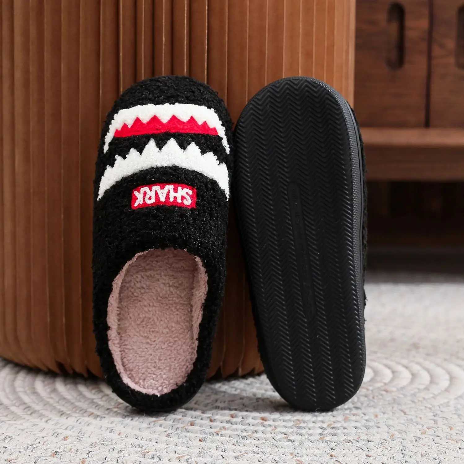 Shark Pattern Embroidery stuffed Home Platform Cozy Fur Slippers Black Warm Non-slip Indoor Slippers Couple Men Women Wearable casual Slippers S260305