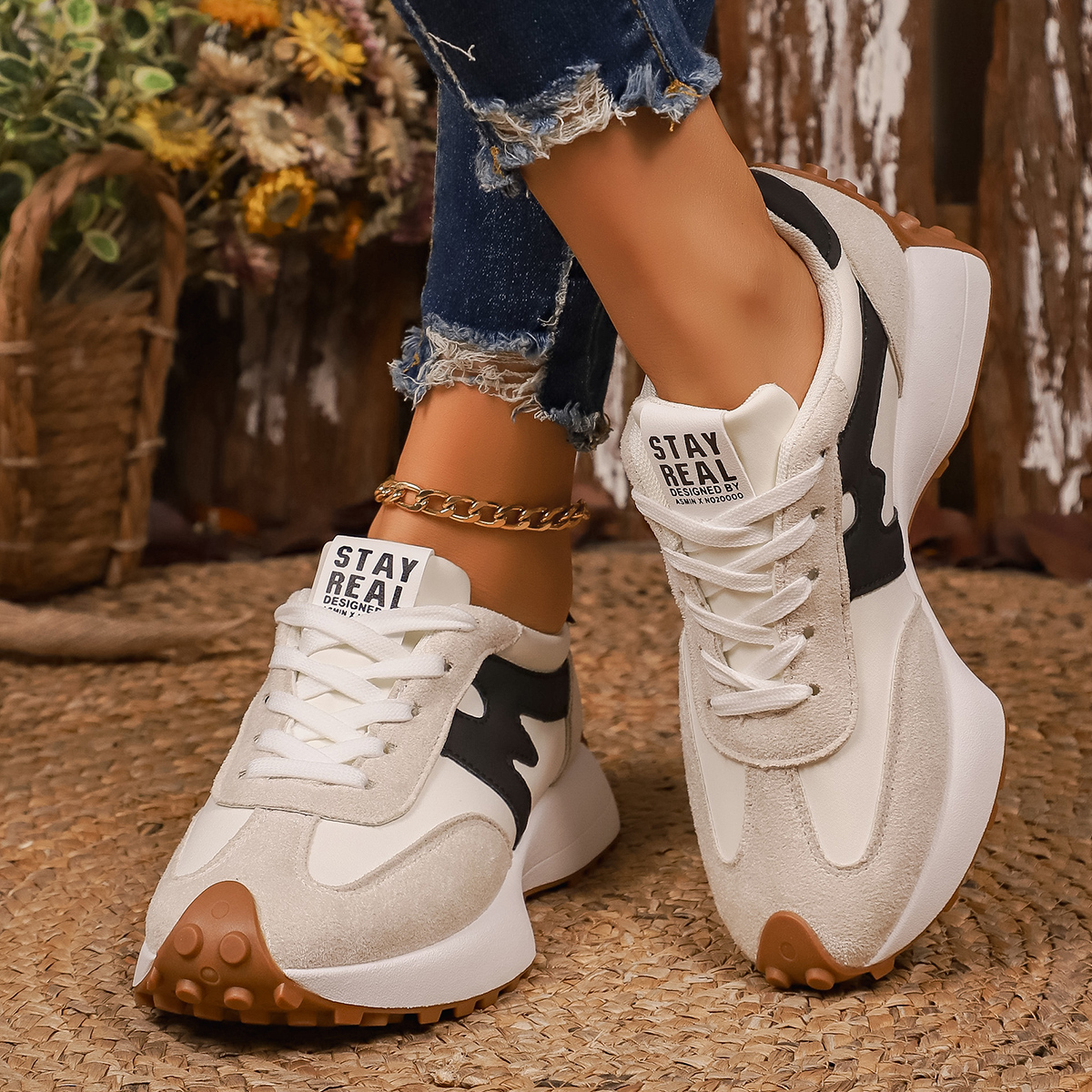 Designer Women Sneakers Thick Bottom Casual Fashionable Sport Shoes Women Lightweight Running Shoes Comfortable Sneakers Women 2026 new women's t