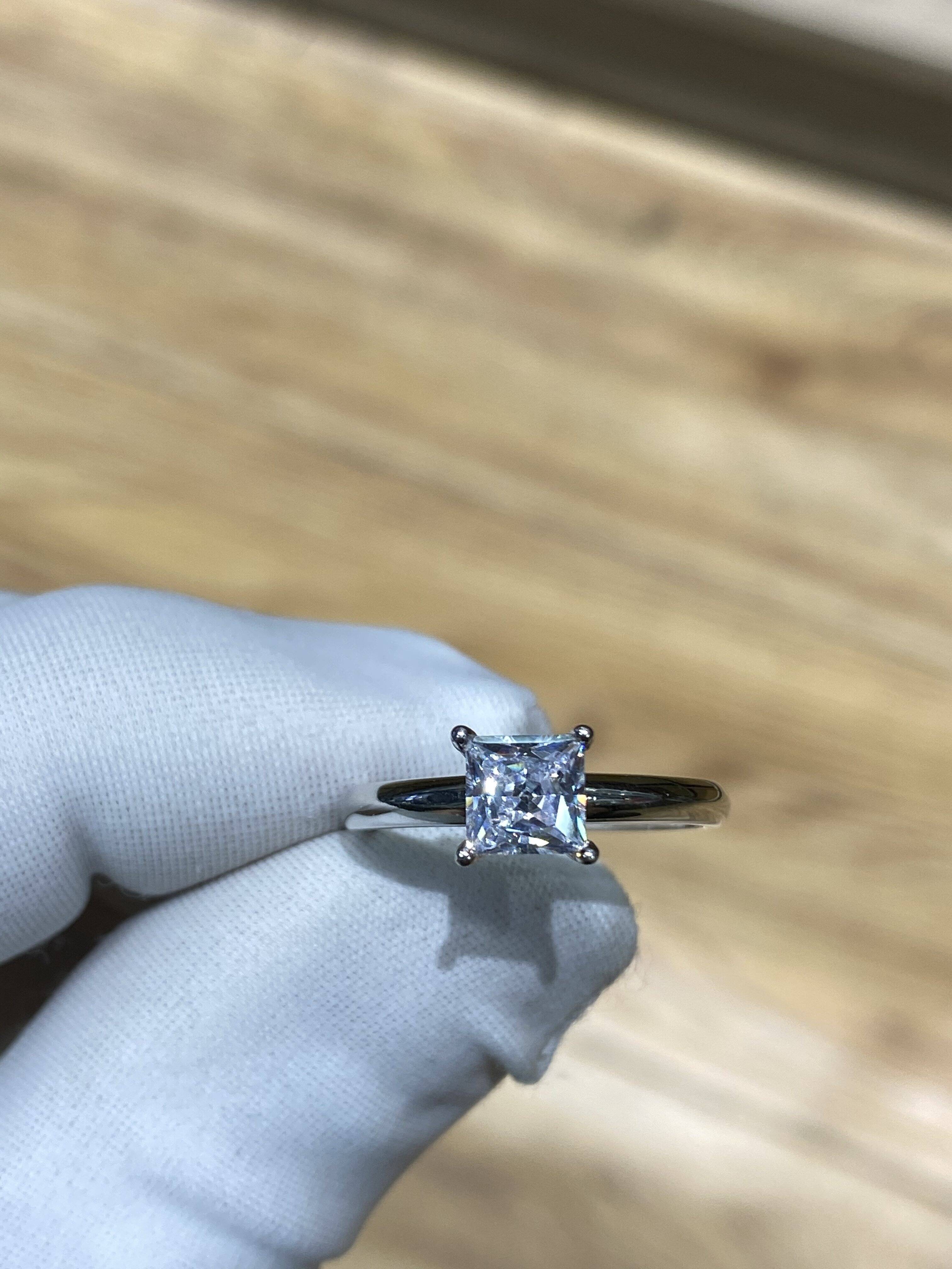 18K Gold Princess Square Lab Grown Diamond Ring Four-claw Setting High-end Elegant Fashion Luxury