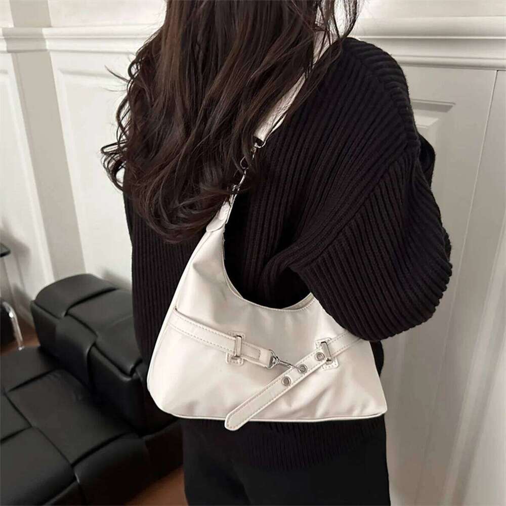 Vintage Patent Leather Crossbody Belt Buckle Detail Large Capacity Zipper PU Adjustable Strap Underarm Bag For Daily Commute TIANOUDAISHU