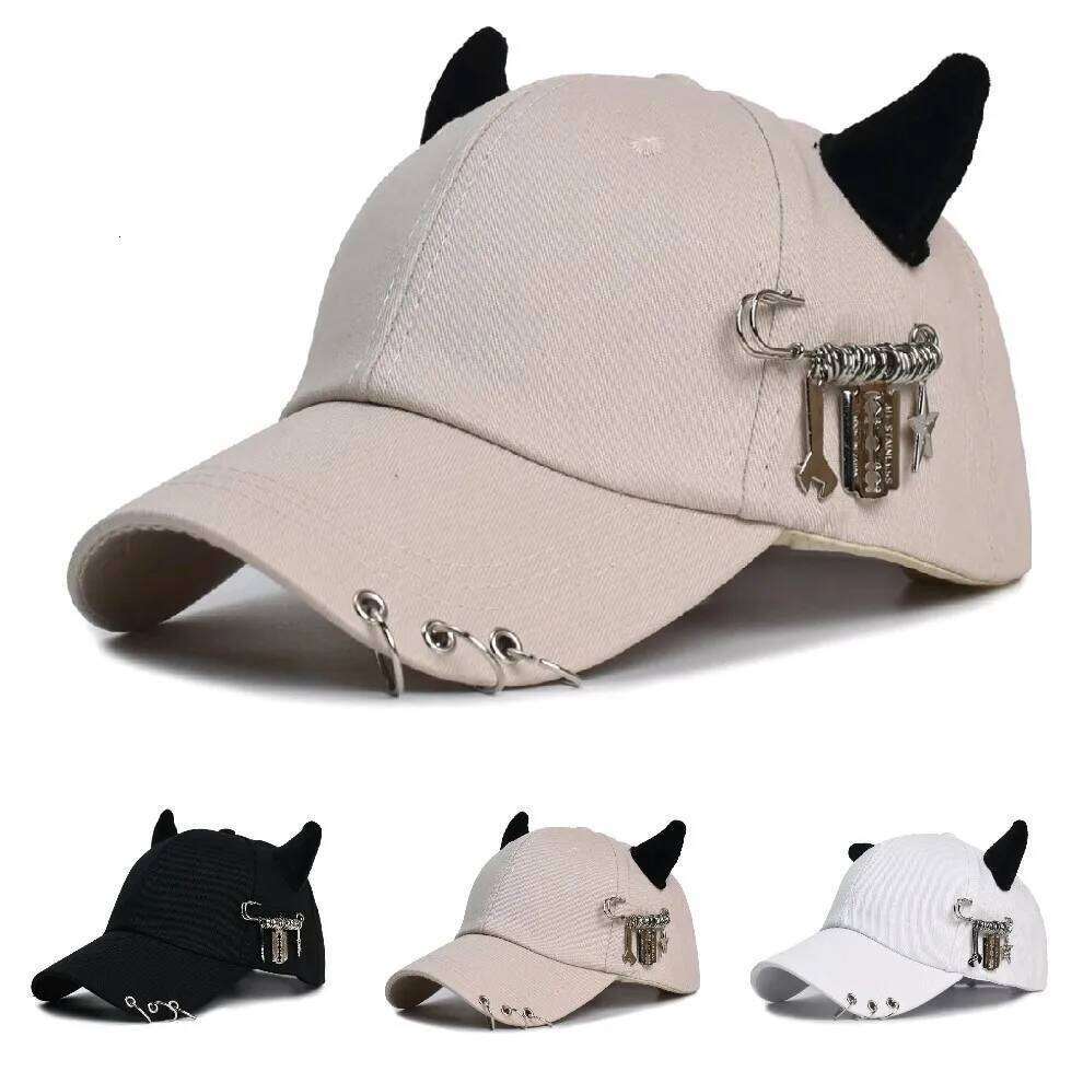 New Unisex Lron Ring Cow Horn Personality Baseball Caps Spring Autumn Outdoor Adjustable Casual Hats Sunscreen Hat Y260304