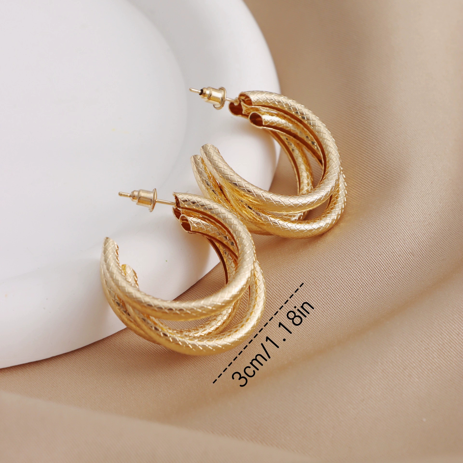 Chic Handcrafted Hollow Fan Leaf Drop-Earings Distinctive Tribal Influence Accessory