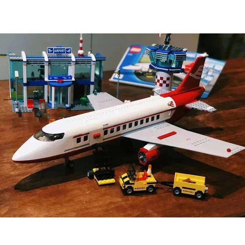 City Series new airport station terminal building blocks Set up construction aircraft toys children's Christmas gifts 703PCS Z260306