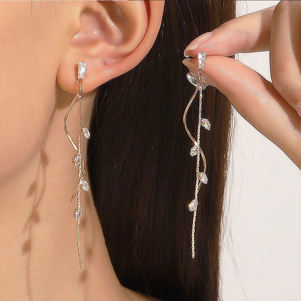 Korean Fashion Long Tassel Earrings For Women Ins Rotating Twisted Zircon Dangle Earings Gold Color Jewelry Gift KDE208 260303