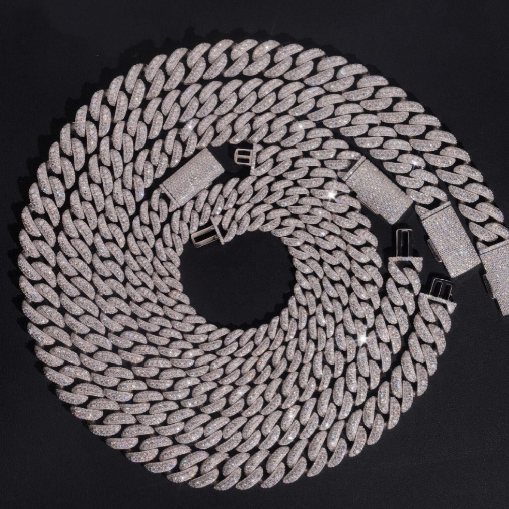 Iced-out 13/15/16/18mm Cuban necklace with four raised stones in the middle fashion jewelry