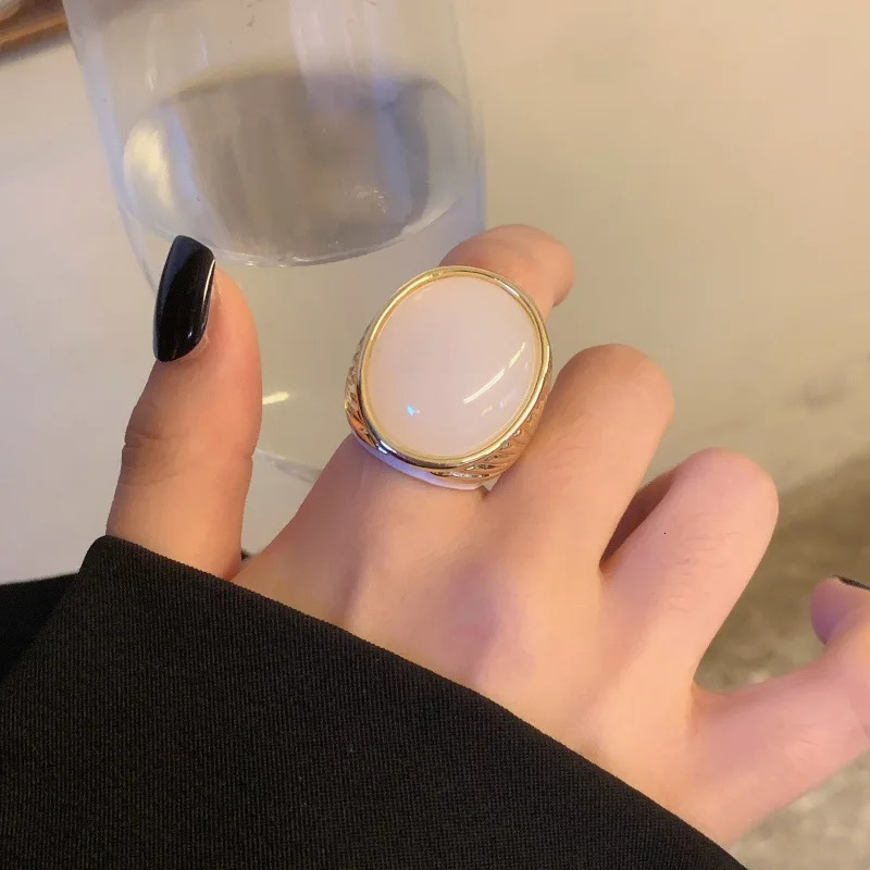 Vintage Geometric Metal Oval Natural Stone Rings For Women European American Personality Party Jewelry Finger Accessory 260302