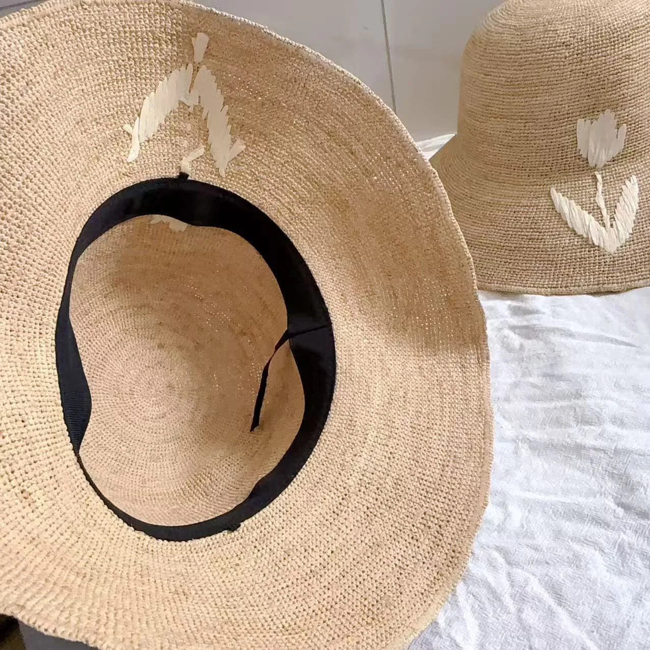 Natural Raffia Hand-woven Sun Hat for Women Summer Sun Protection UV Wide Brim Beach Straw Hat Korean Block Hat 260228