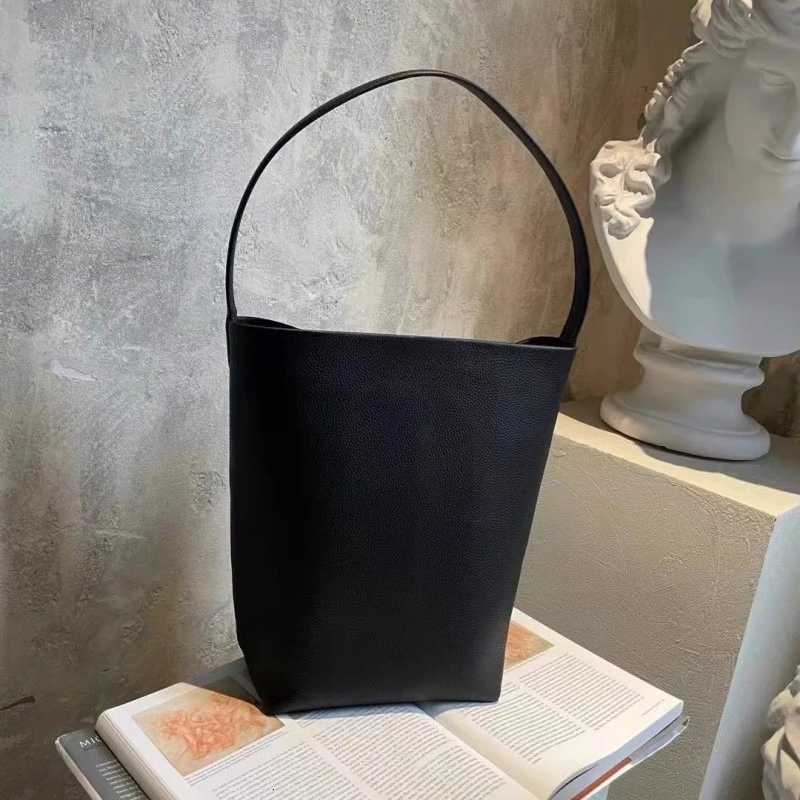 Minimalist Bucket Handbag Tote Bag Leather Commuter Shoulder Bag Large Capacity Autumn Winter Fashion Simple Womens Bag H260306