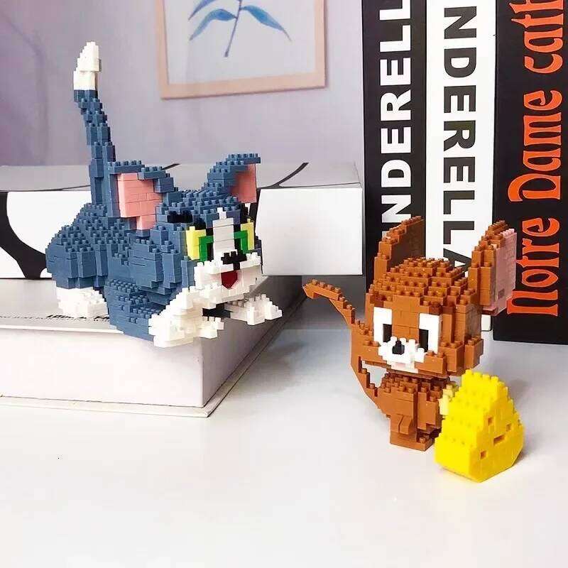 Funny Tom And Jerry Micro Building Blocks Cheese Cat and Mouse Assembly 3D Model Anime Mini Brick Figure Toy For Christmas Gift Z260305