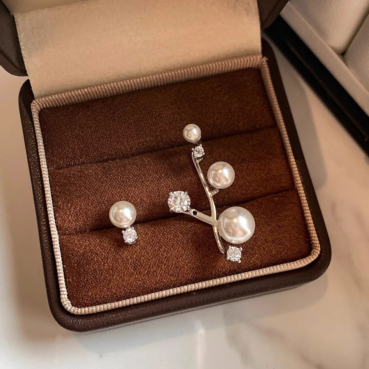 Light Pearl Stud Earrings Sweet Ear Stud For Women Fashion Party Wedding Brid Jewelry Gift 260303