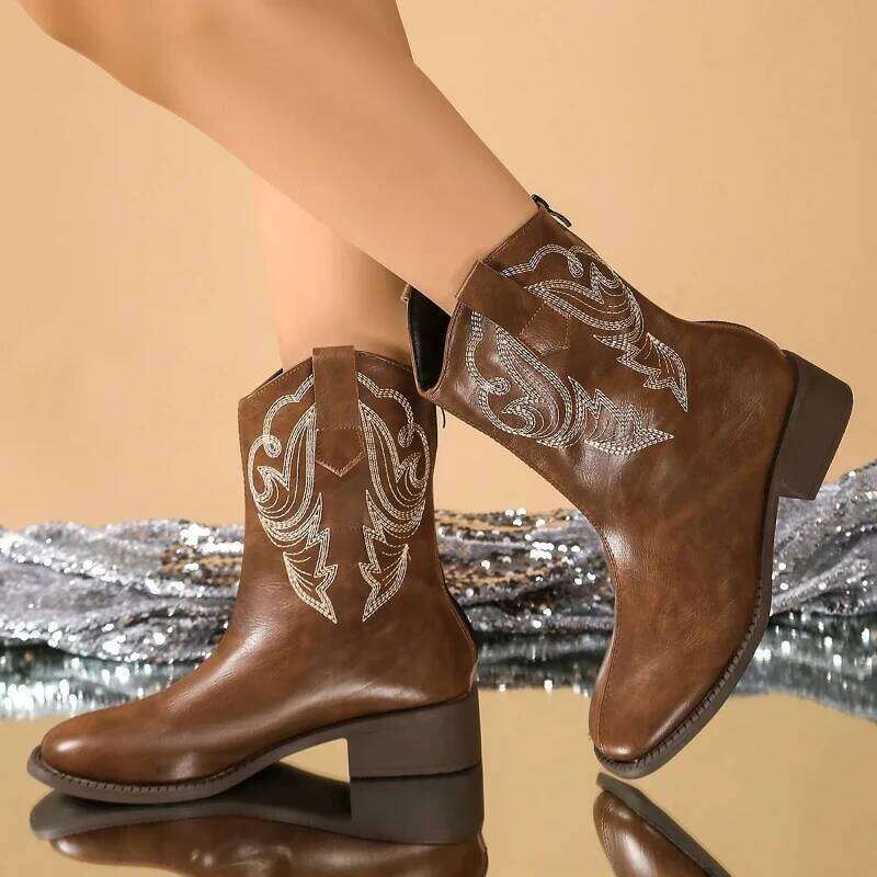 Embroidered thread boots for women in autumn winter of 2025, with a stylish and comfortable midsole design