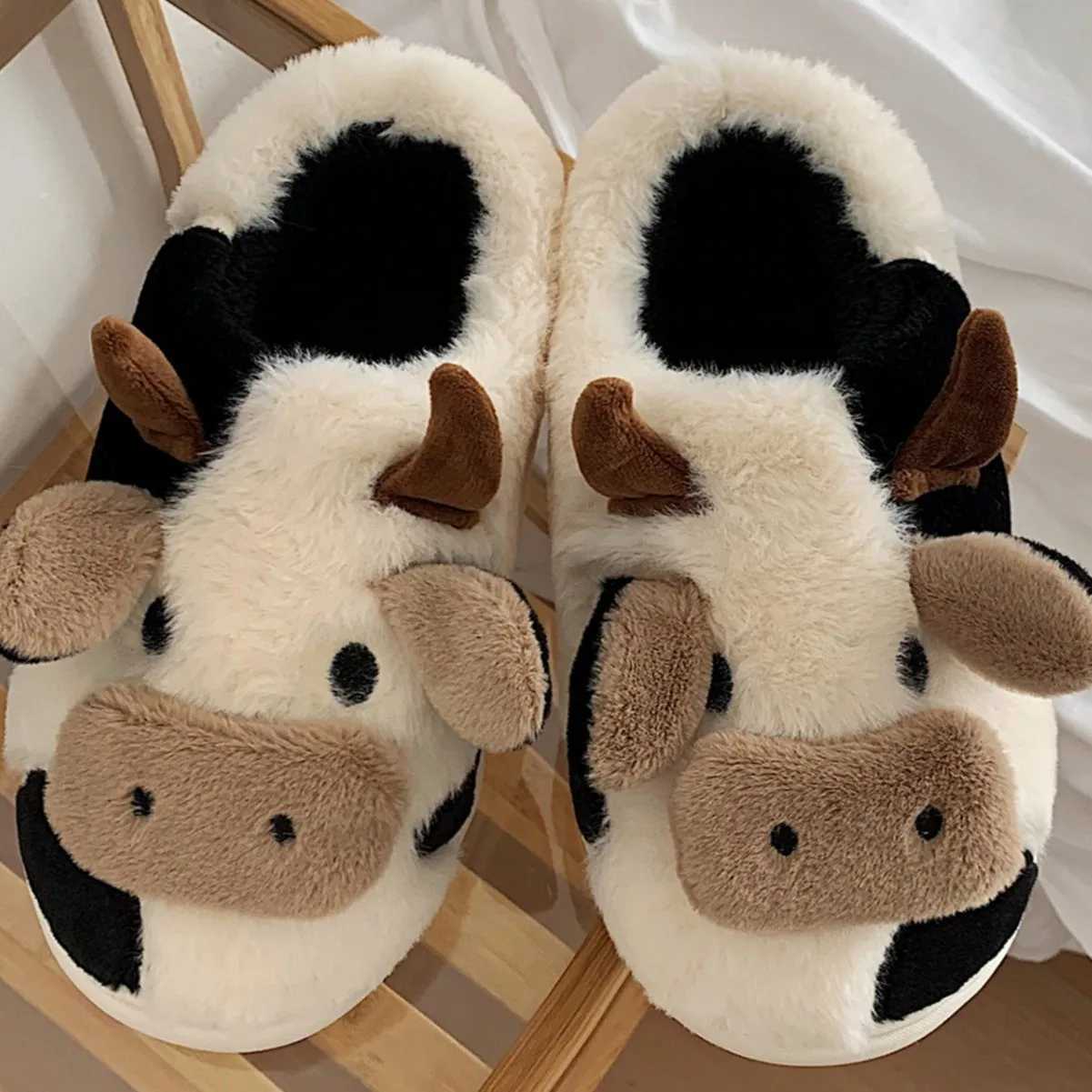 New winter neutral cartoon cow warm plush slippers for couples indoor anti slip home slippers for men and women home cotton sh S260305POEQ