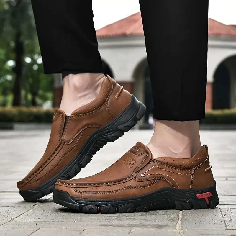 Handmade Leather Men Shoes Casual Outdoor Slip On Loafers Men Leather Shoes Flats Moccasins Walking Shoes Non-Slip Drop 260305