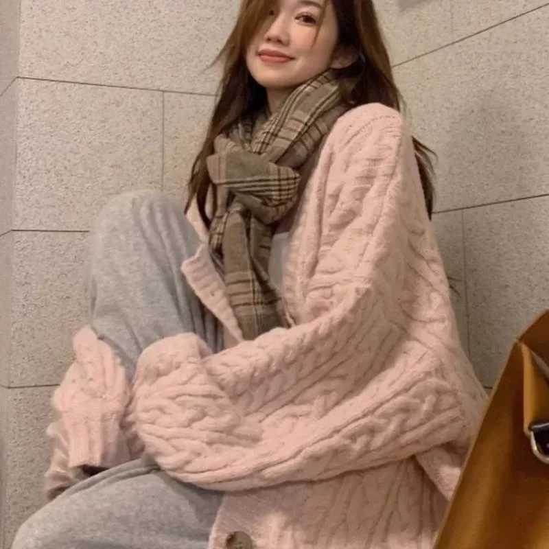 Twist Knitted Pink Sweater Woman 2024 New Medium and Long Loose Lazy Autumn Winter Women Design Gentle Knitted Cardigan Ladies M260306