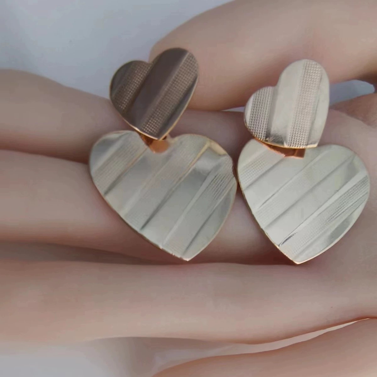Chic Striped Embracing Hearts Design for Women: Bold Two-part Pendant Jewelry