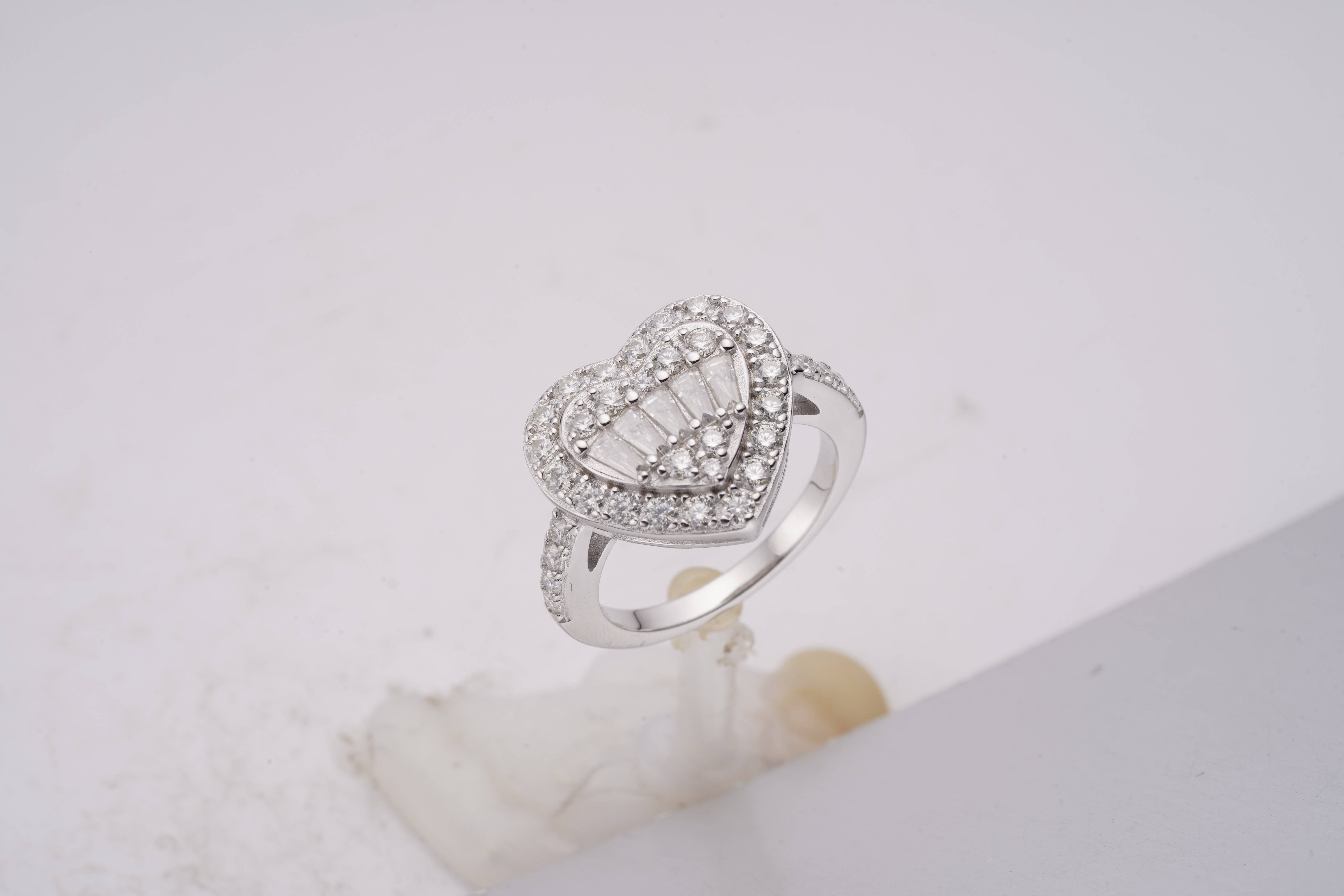 High Quality Jewelry Iced Out VVS Moissanite Diamond Wedding Engagement 925 Sterling Silver Heart Rings for Men