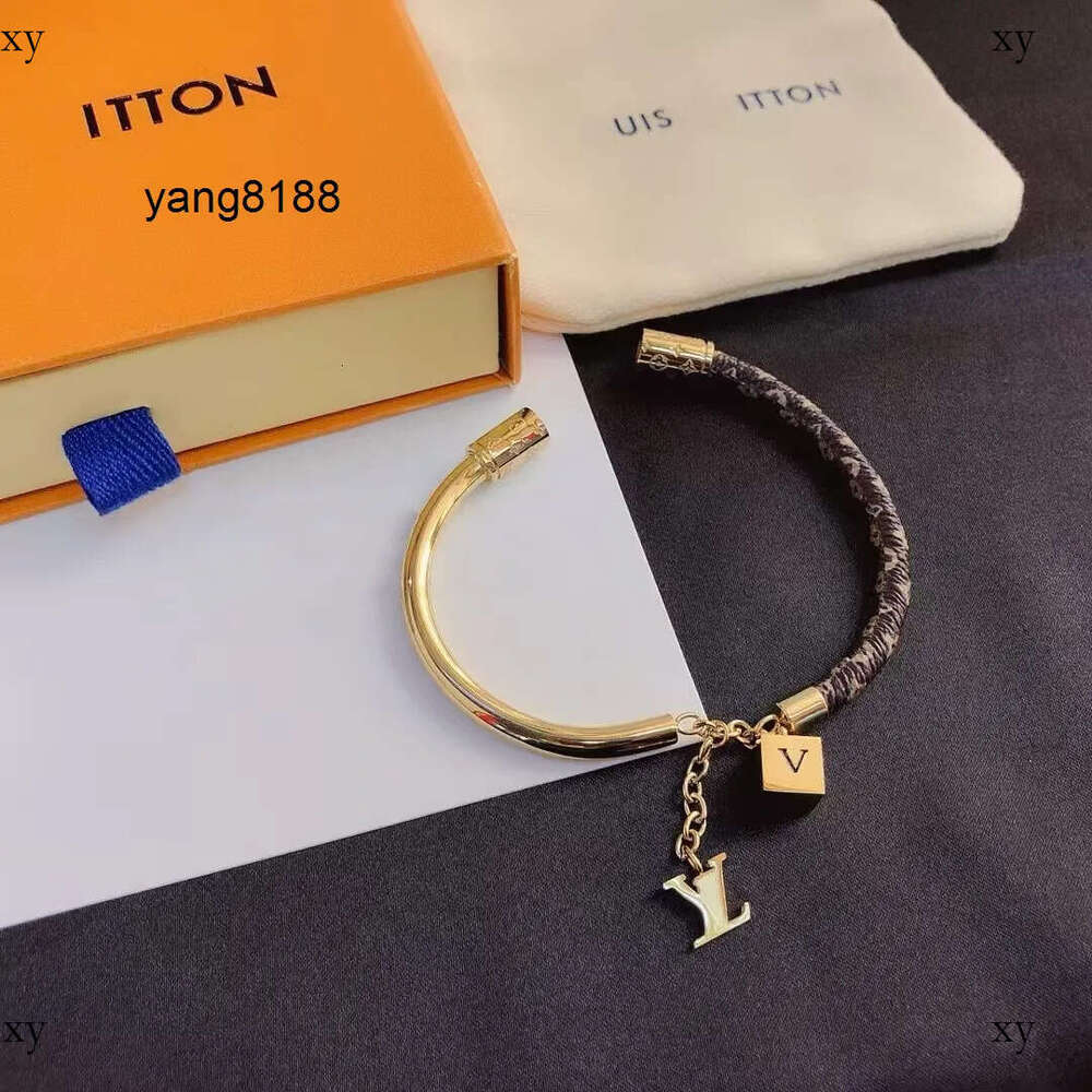 Lvs Louise Lousi lvness 2025 Bangle Bracelet Luxury LVVV Braclets Gold Retro For Woman Fashion Jewelry Supply designer bracelet CZ2T