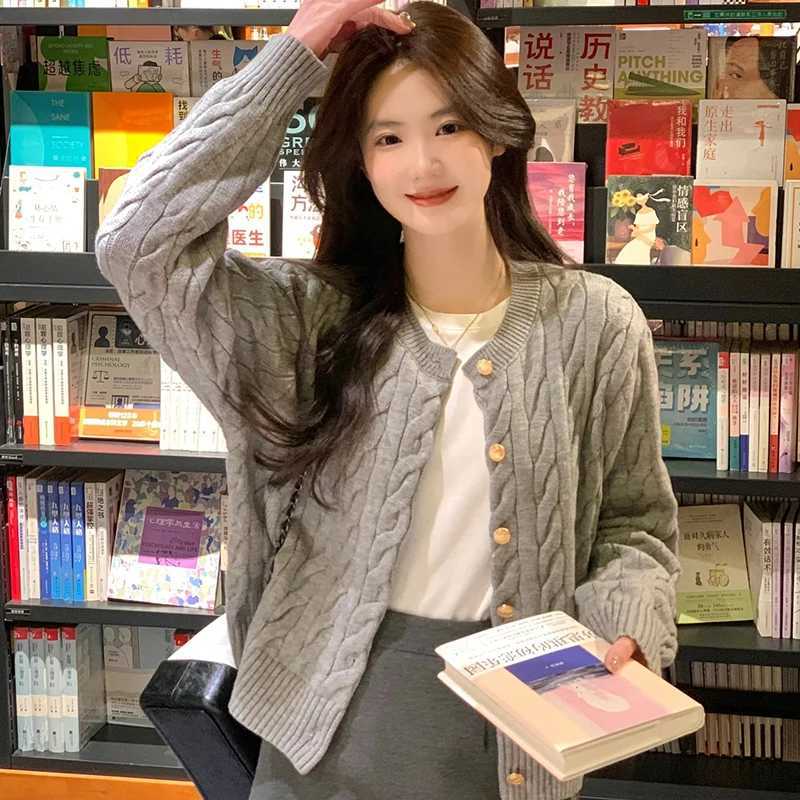 Harajuku Retro Twist Sweater Cardigan Female Casual All Match Cropped Knitted Cardigan Coat Golden Button O-Neck Sweater Jacket M260306